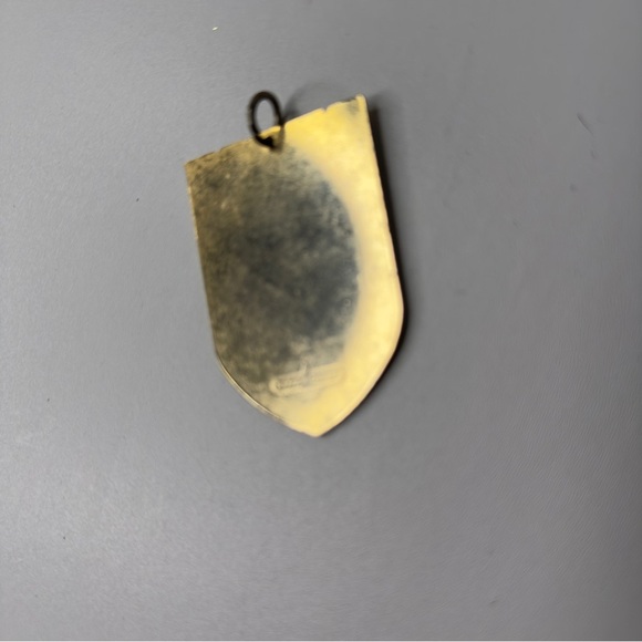 Medieval Times Crest Pendant Dinner & Tournament Keychain Enamel Gloss Gold VTG - Picture 5 of 15